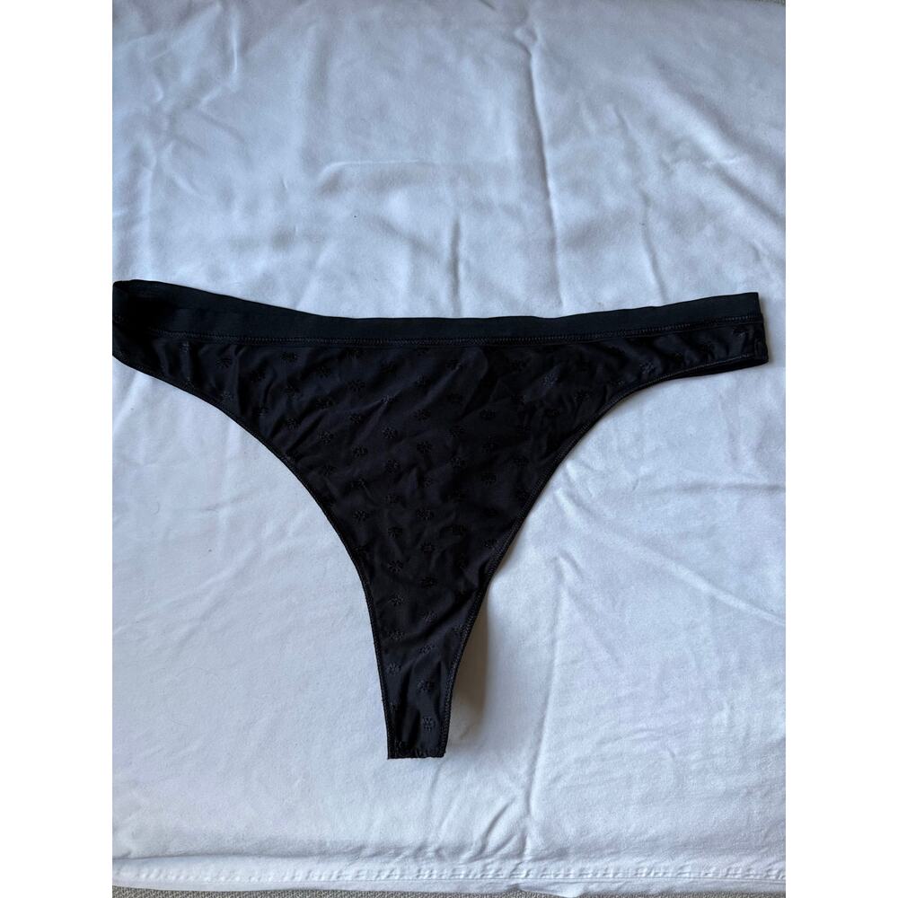 NWOT Warner’s Black Patterned Thong Panty – Size M